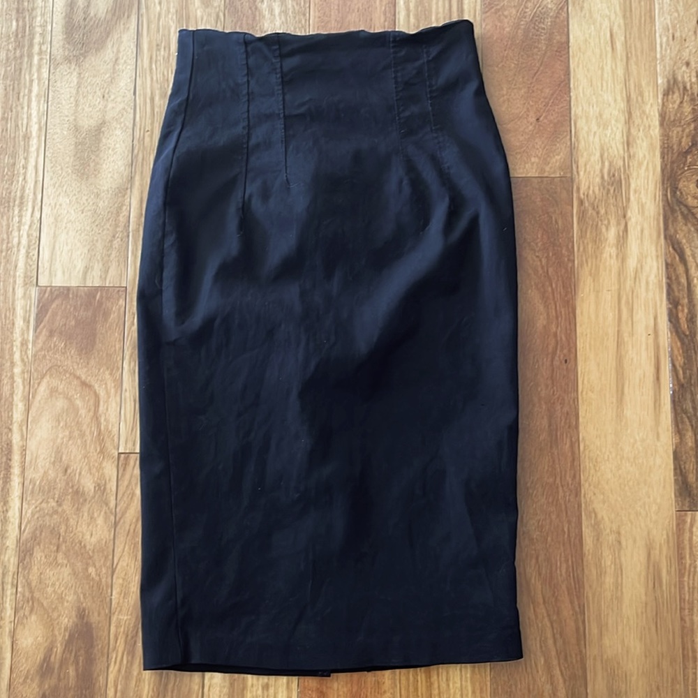 2B clothing size extra small black zip up pencil skirt with stretch.